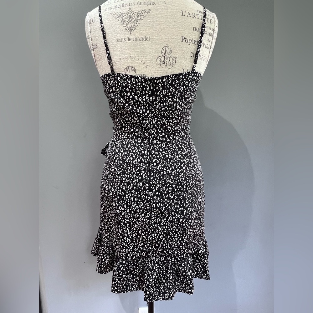Altar’d State Black and White print dress sz M in excellent shape - Picture 3 of 7